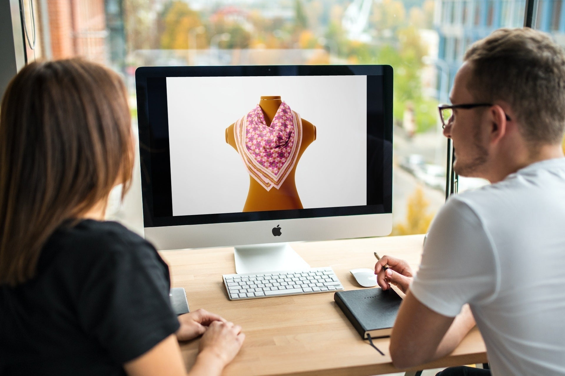 El arte de diseñar pañuelos: de la inspiración digital al textil sustentable