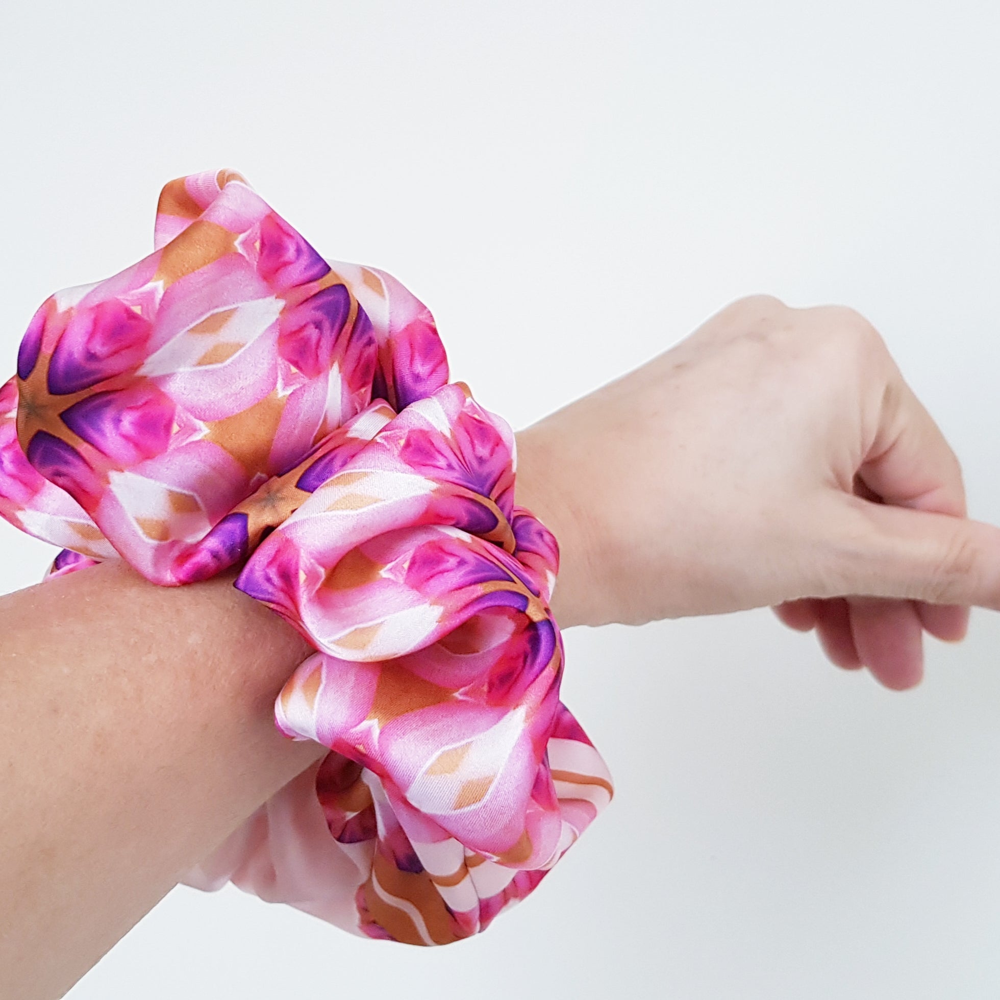 Maxi Scrunchie Pétalos y Estrella A